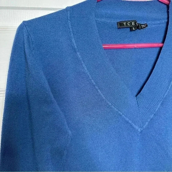 TCEC Sweater V-Neck Blue  Size Large - Picture 3 of 16